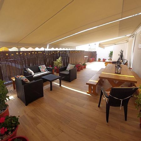 Central Apartment Near The Beach With Huge Private Terrace Loutráki Exterior foto