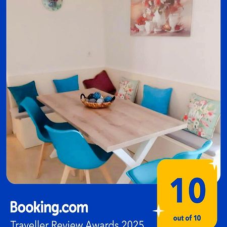 Central Apartment Near The Beach With Huge Private Terrace Loutráki Exterior foto