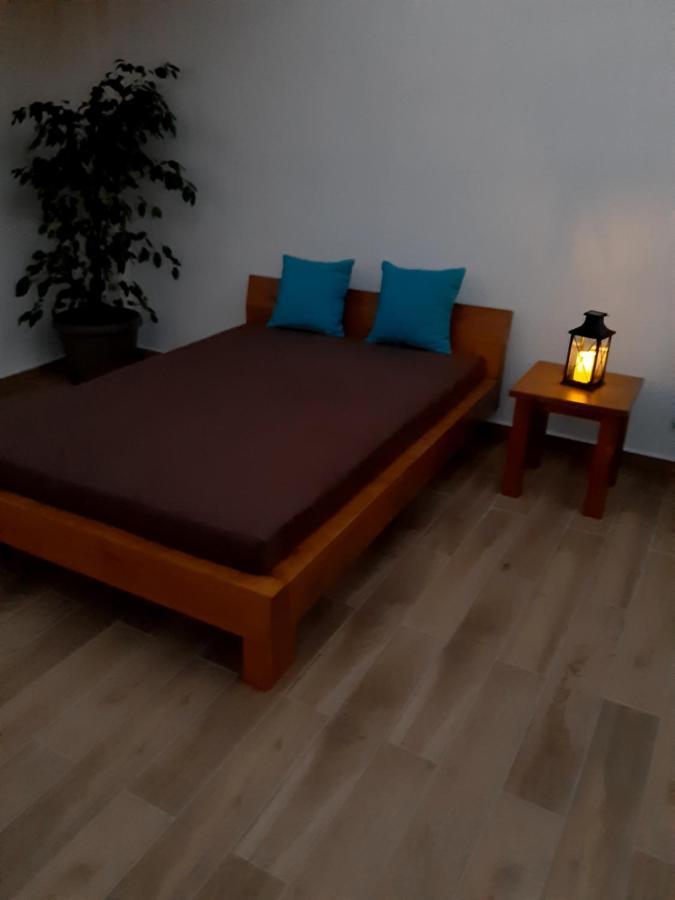 Central Apartment Near The Beach With Huge Private Terrace Loutráki Exterior foto