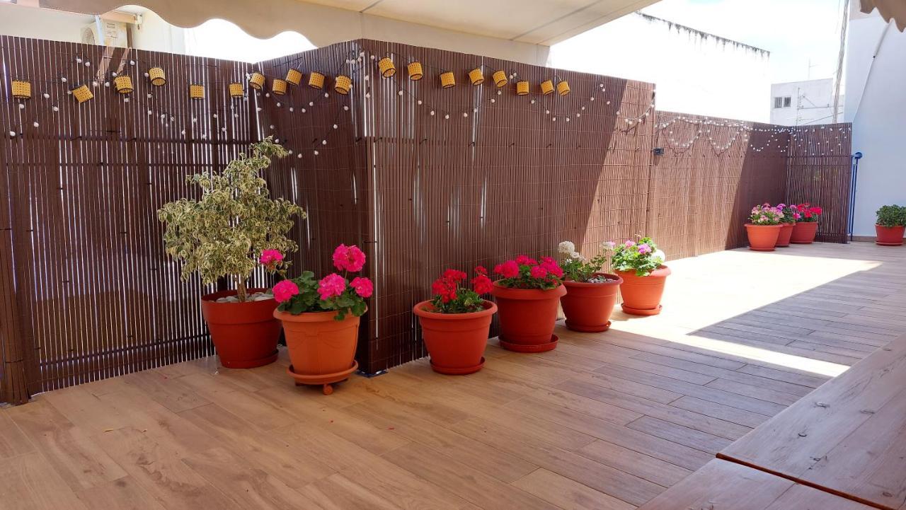 Central Apartment Near The Beach With Huge Private Terrace Loutráki Exterior foto